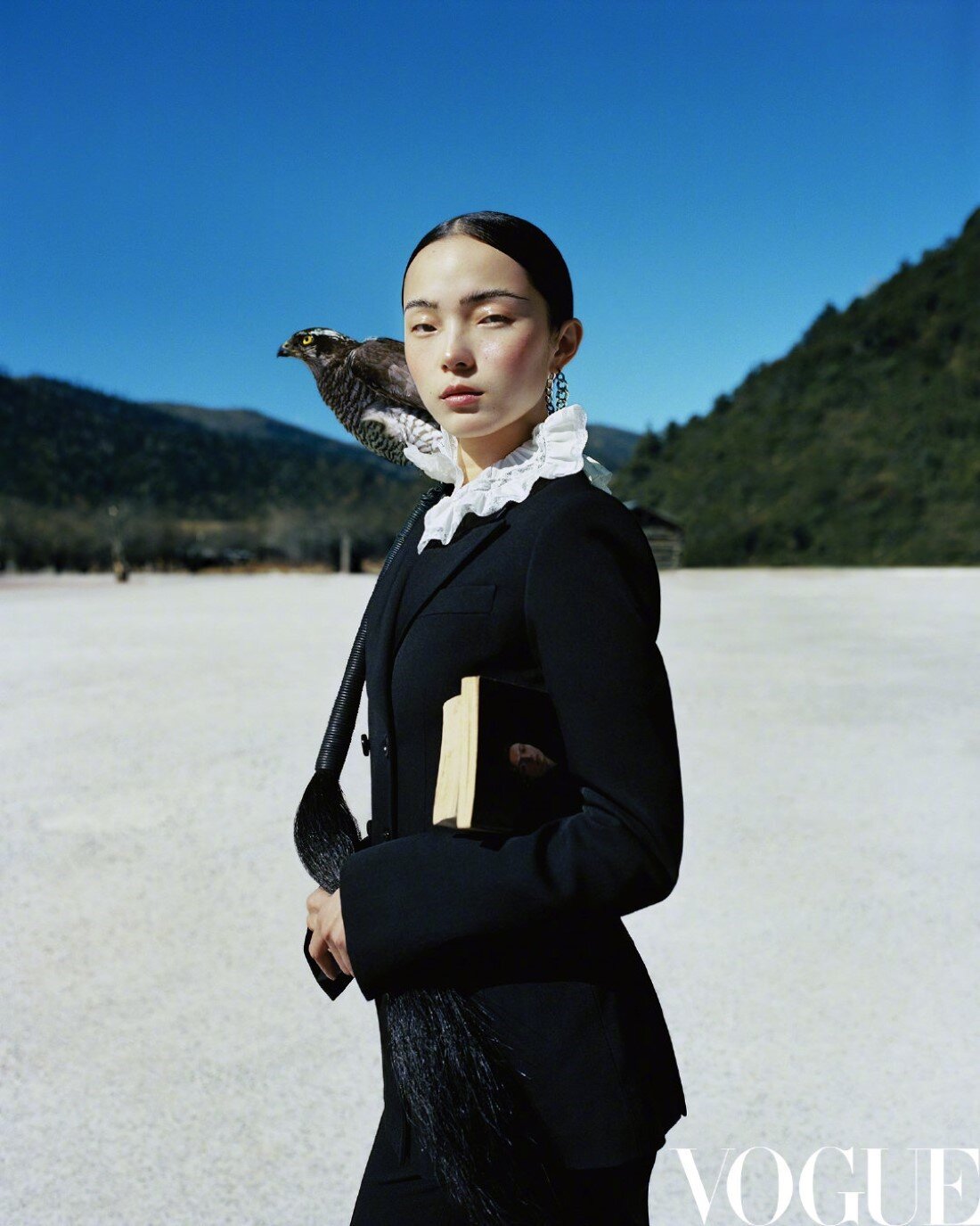 1-Xiao Wen Ju by Leslie Zhang Vogue China Jan 2021 (4).jpg
