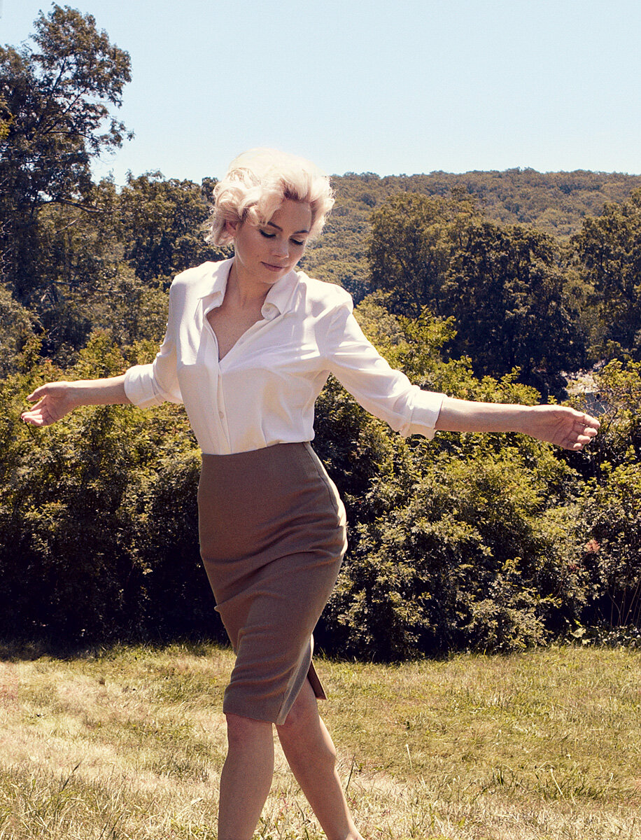 Michelle Williams by Annie Leibovitz Vogue US October 2011 (8).jpg