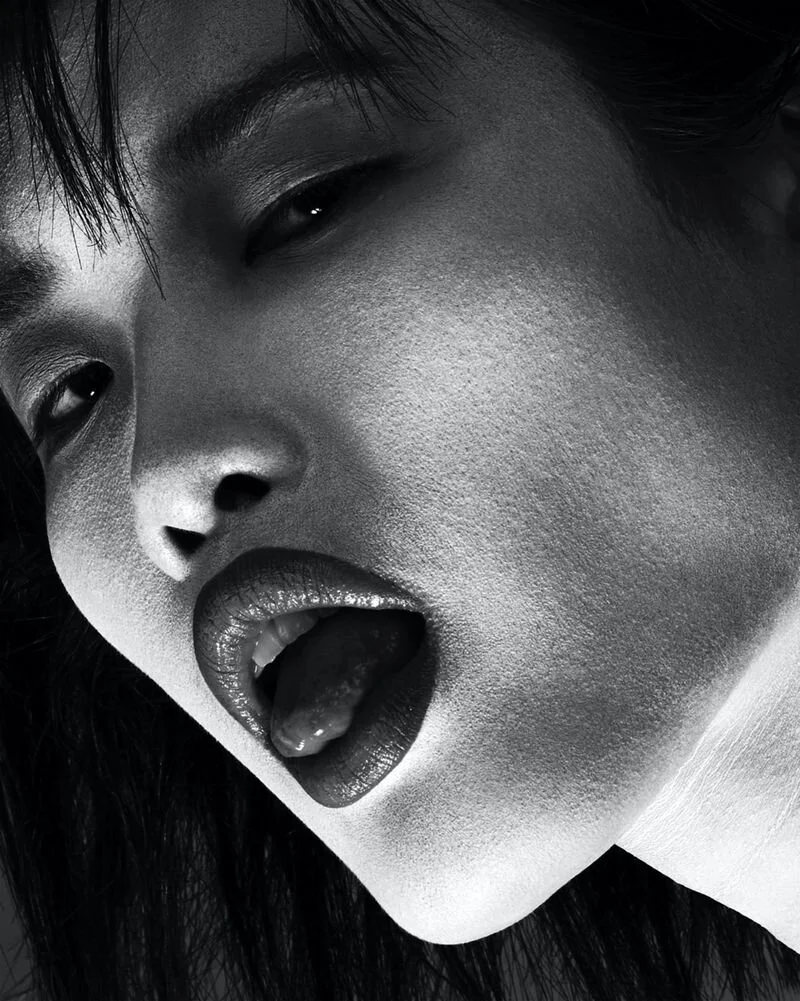Wan Yu by Hristo Hristov for Vogue Czech Dec 2020 (1).jpg