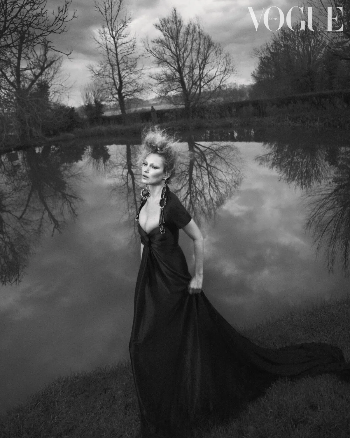 Kate Moss in Fendi Couture British Vogue March 2021 (2).jpg