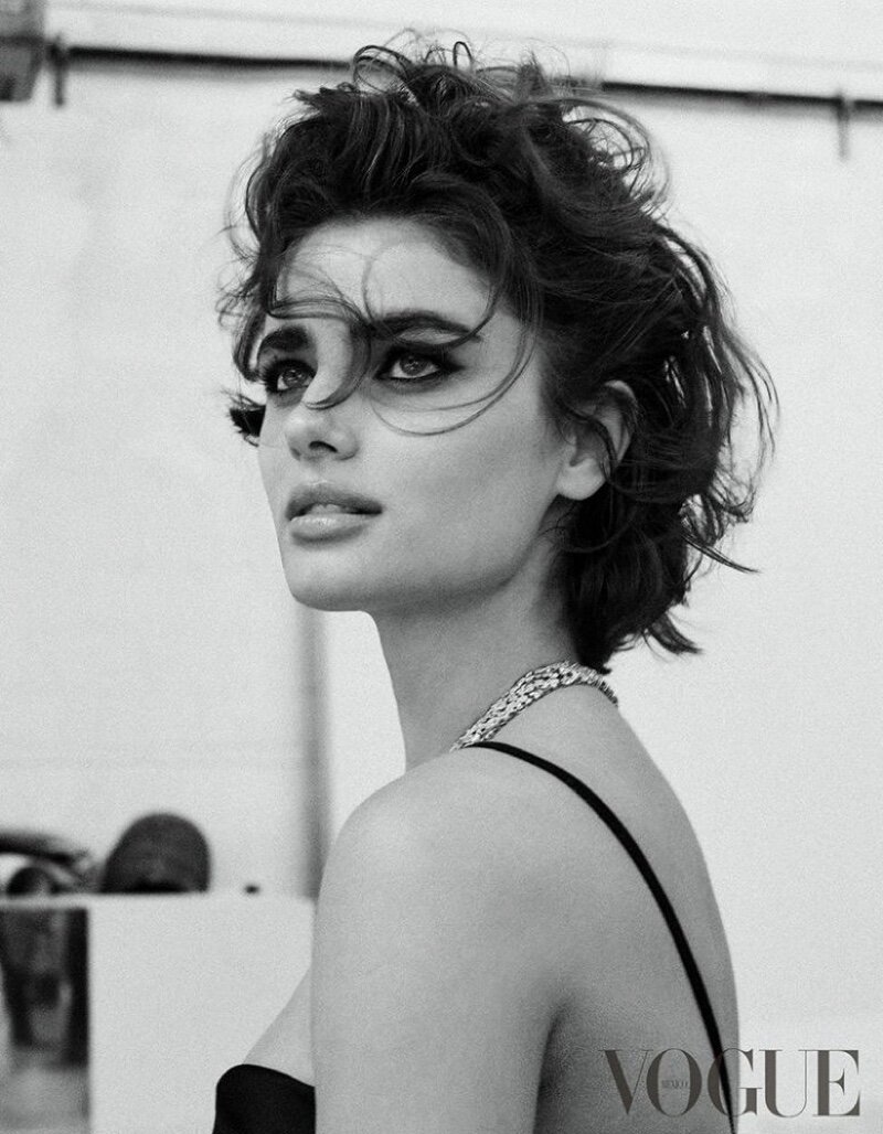 Taylor Hill by Chris Colls Vogue Mexico March 2021 (1).jpg