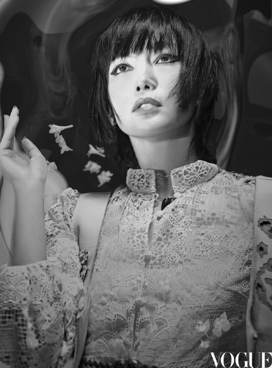 Li Bingbing by Chen Man Vogue China April 2021 (2).jpg