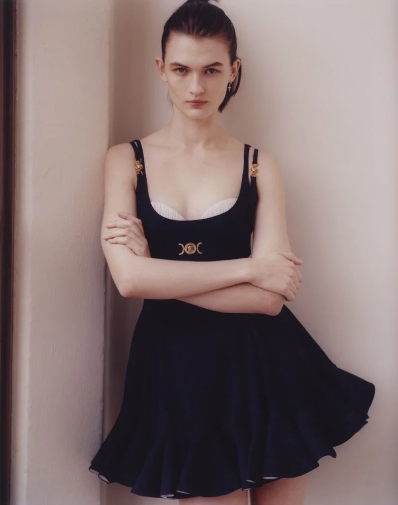 Lara Mullen  nackt