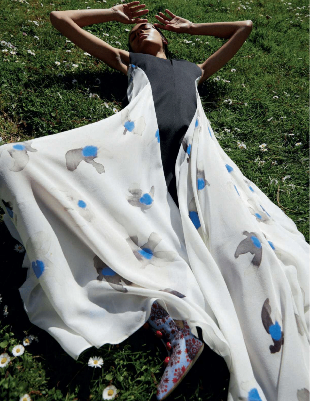 Vegas Essermeant by Fede Delibes Harper's Bazaar Espana May 2021 (1).png