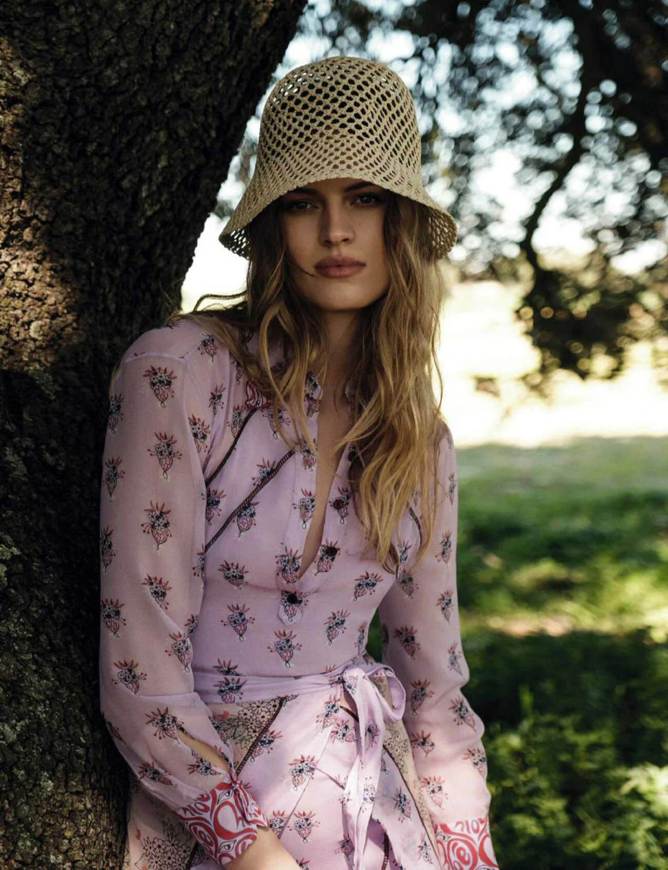 Sophia Roetz by Juankr for ELLE Spain May 2021 (2).jpg