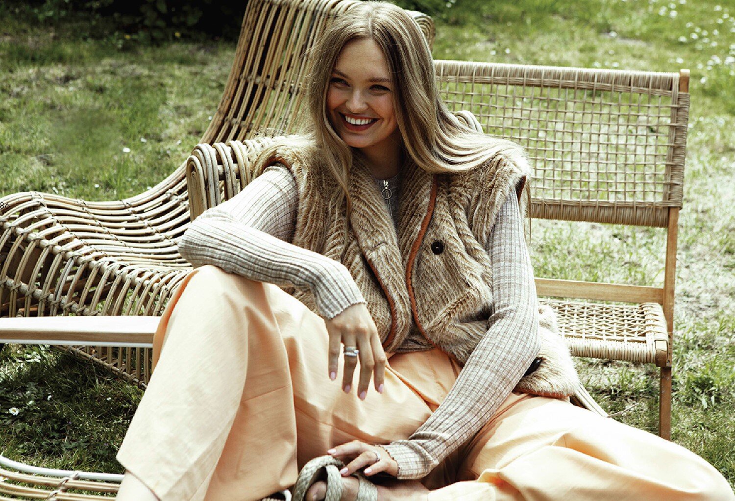 Romee Strijd by Pablo Delfos ELLE NL  (13).jpg
