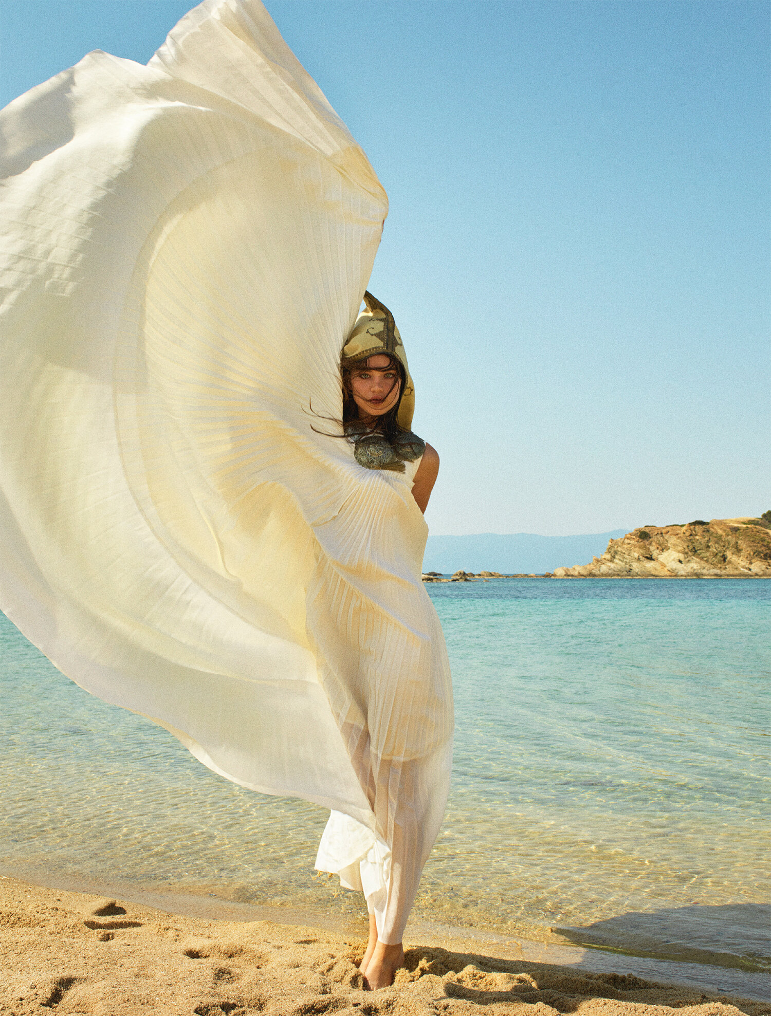 Meghan-Roche-by-Nico-Bustos-Vogue-Greece (20).jpg