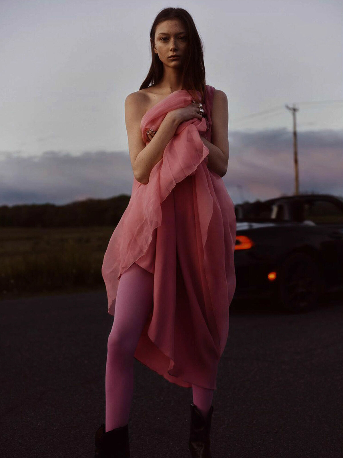 Sara-Grace-Wallerstedt-by-Geordie-Wood-for-Vogue-Australia-July-2021-10.jpg