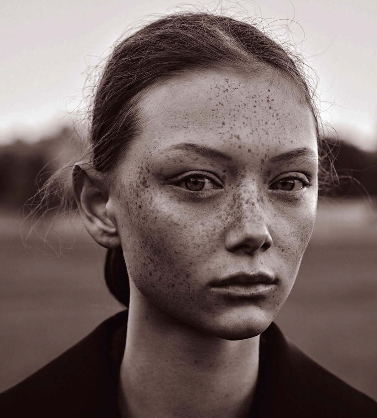 Sara-Grace-Wallerstedt-by-Geordie-Wood-for-Vogue-Australia-July-2021-14.jpg