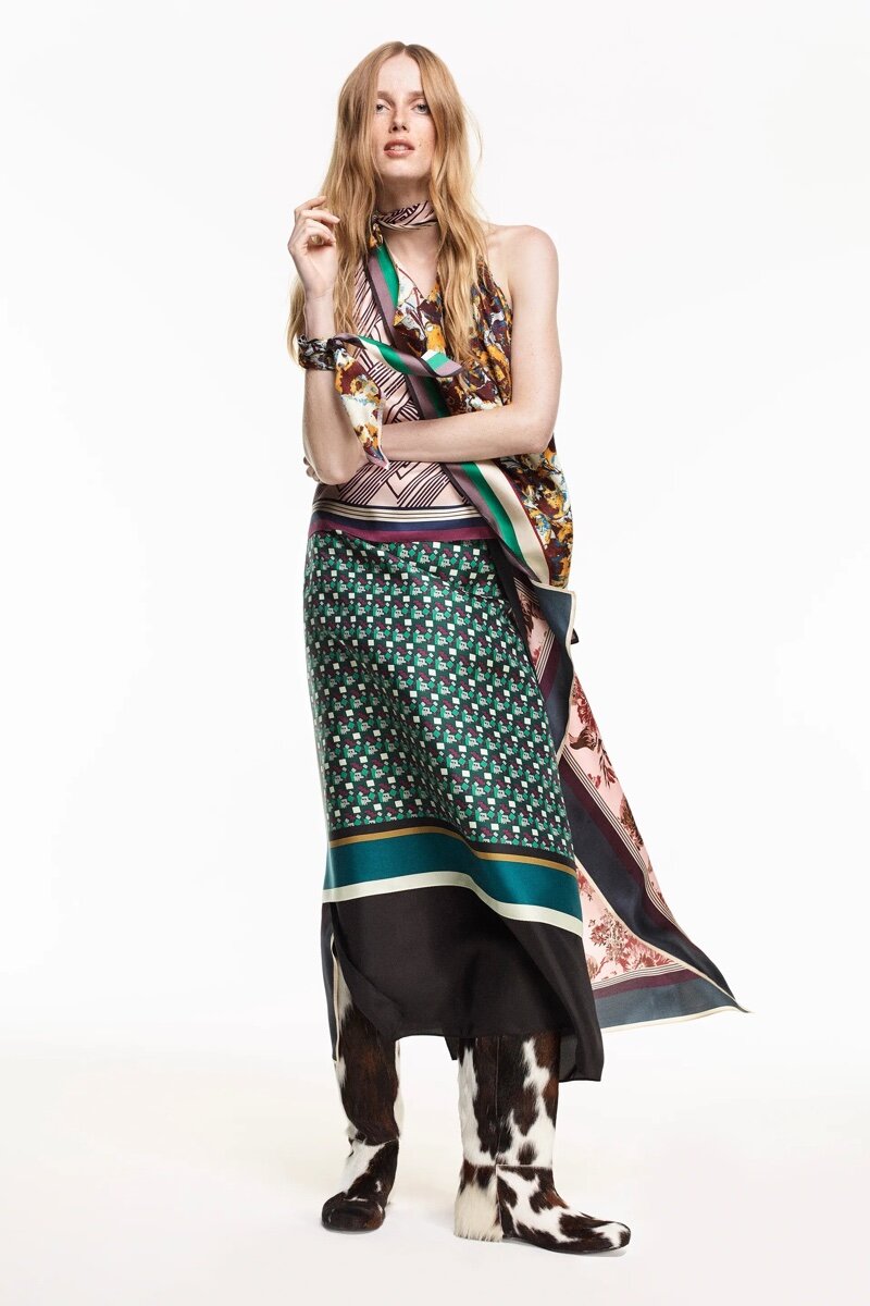 zara-studio-scarf-collection-fall-2021-model-rianne-van-rompaey (6).jpg