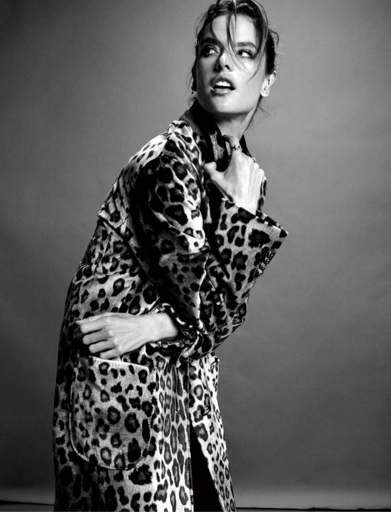 Alessandra-Ambrosio-by-Emma-Summerton-Vogue-Mexico-August-2021 (5).jpg