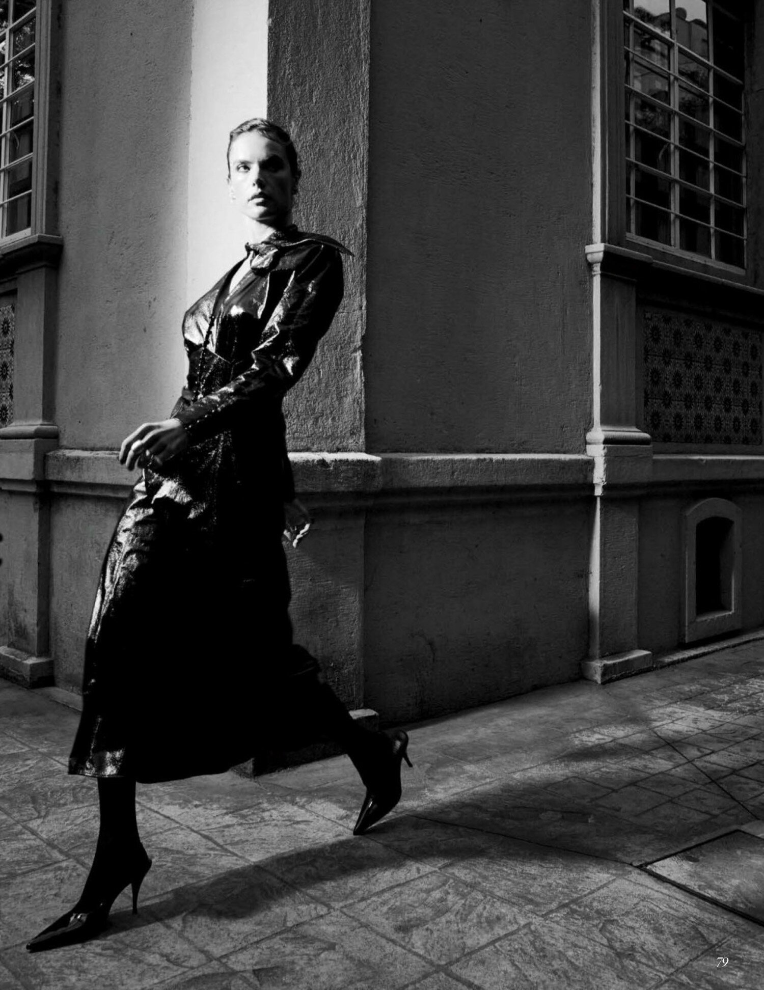 Alessandra-Ambrosio-by-Emma-Summerton-Vogue-Mexico-August-2021 (8).jpg
