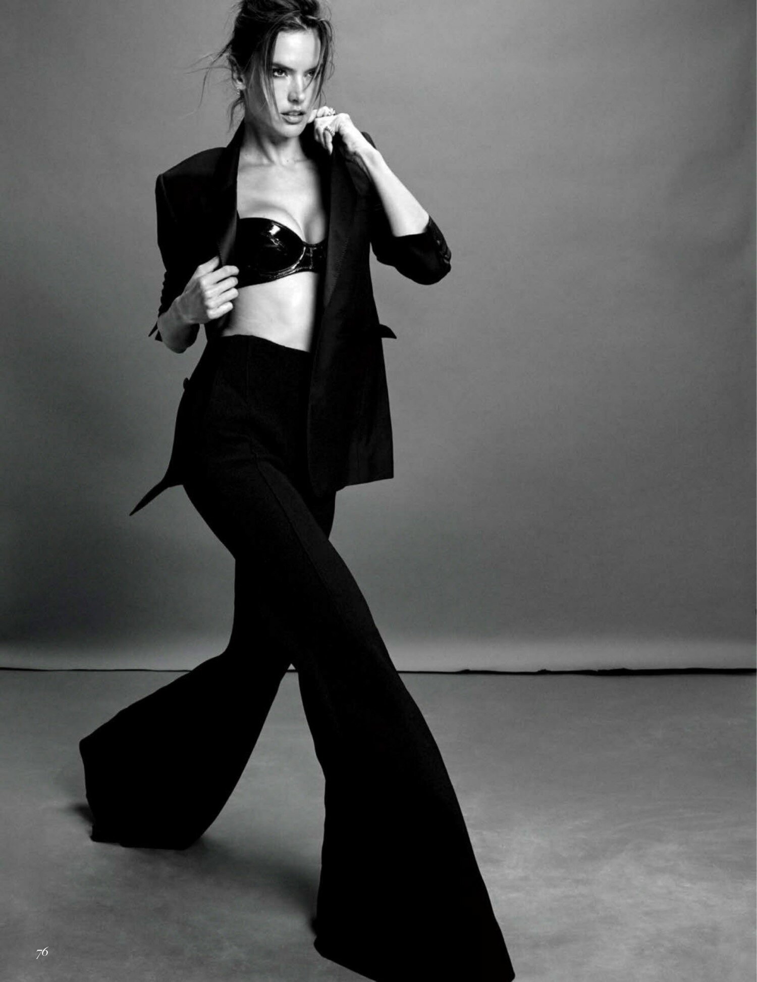 Alessandra-Ambrosio-by-Emma-Summerton-Vogue-Mexico-August-2021 (11).jpg