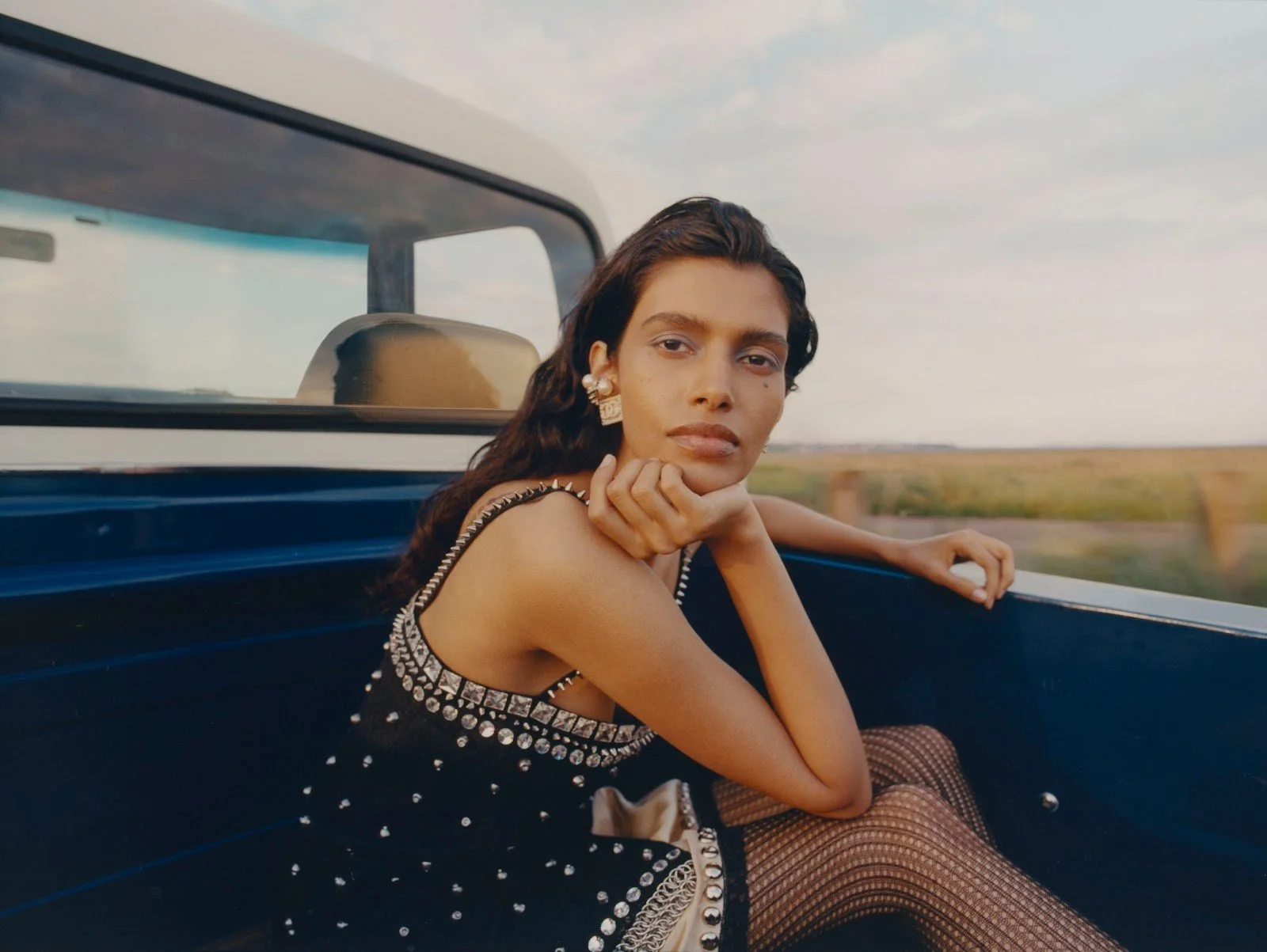 Pooja-Mor-by-Maya-Skelton-for-Vogue-Poland-November- (9).jpg