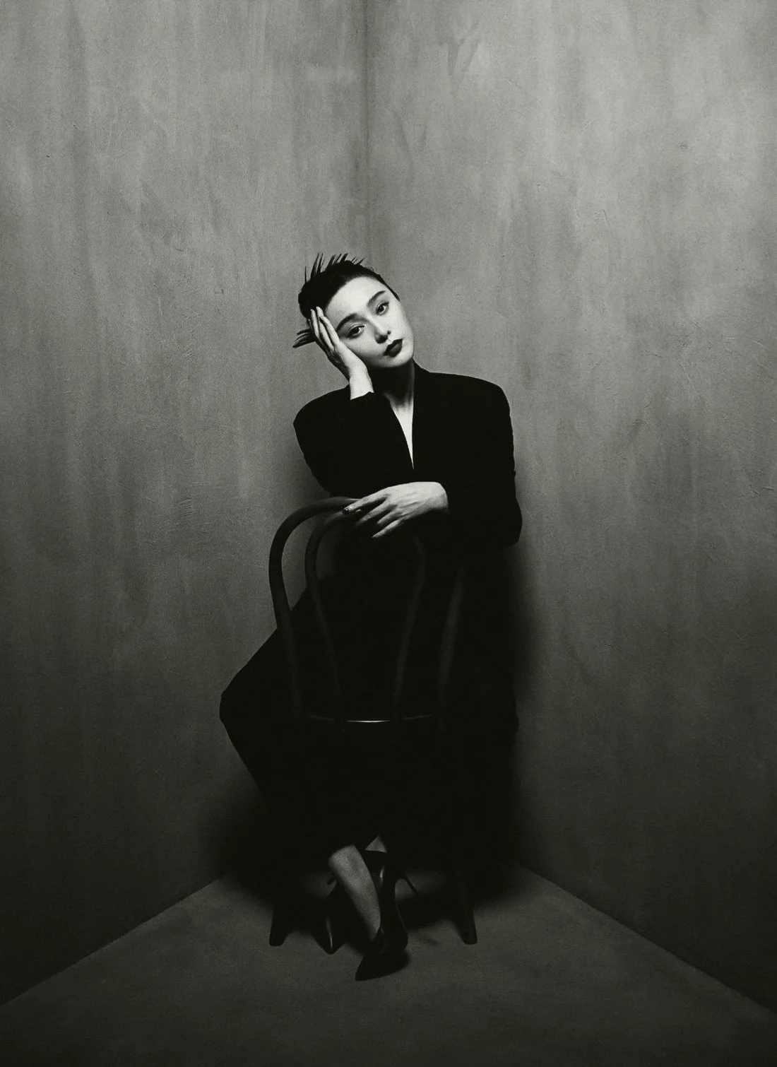 Fan-Bingbing-by-Leslie-Zhang-Vogue-Singapore-Jan-Feb-2022 (1).jpg