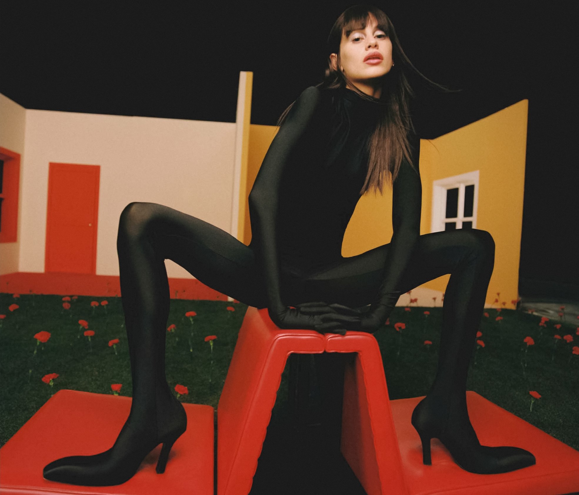 Milena-Smit-by-Dan-Beleiu-Vogue-Spain-February-2022 (5).jpg