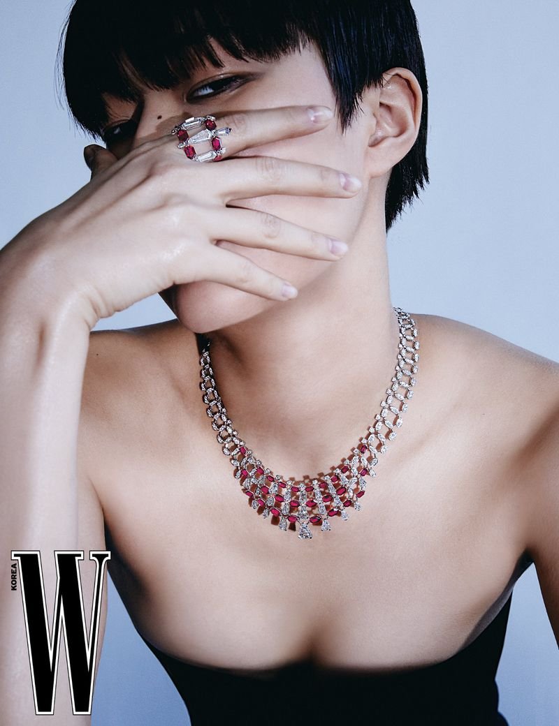 V Covers W Korea, Dons Cartier Jewelry – The Fashionisto