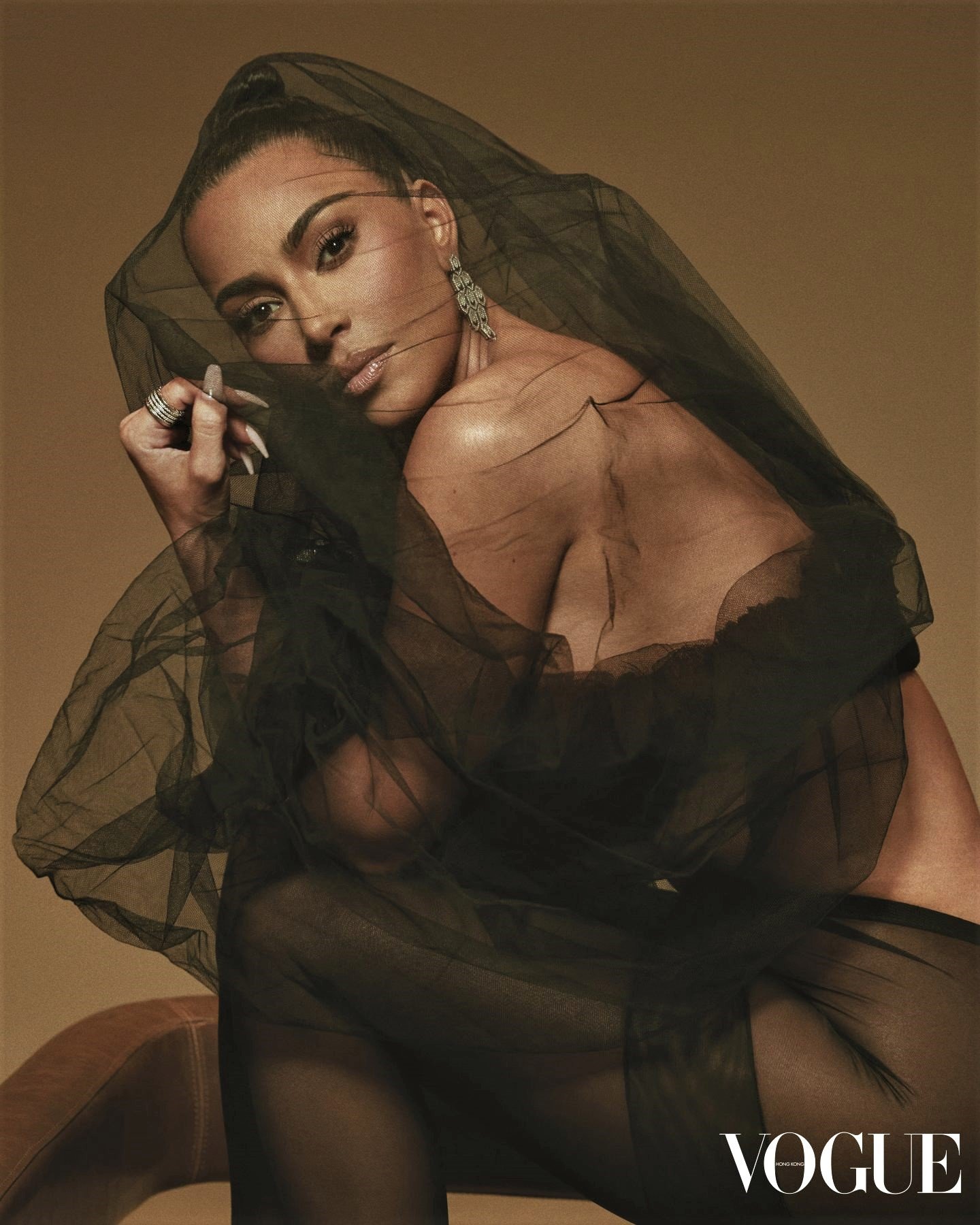 Kim-Kardashian-by-Greg-Swales-Vogue-HK-April-2022 (8).jpg