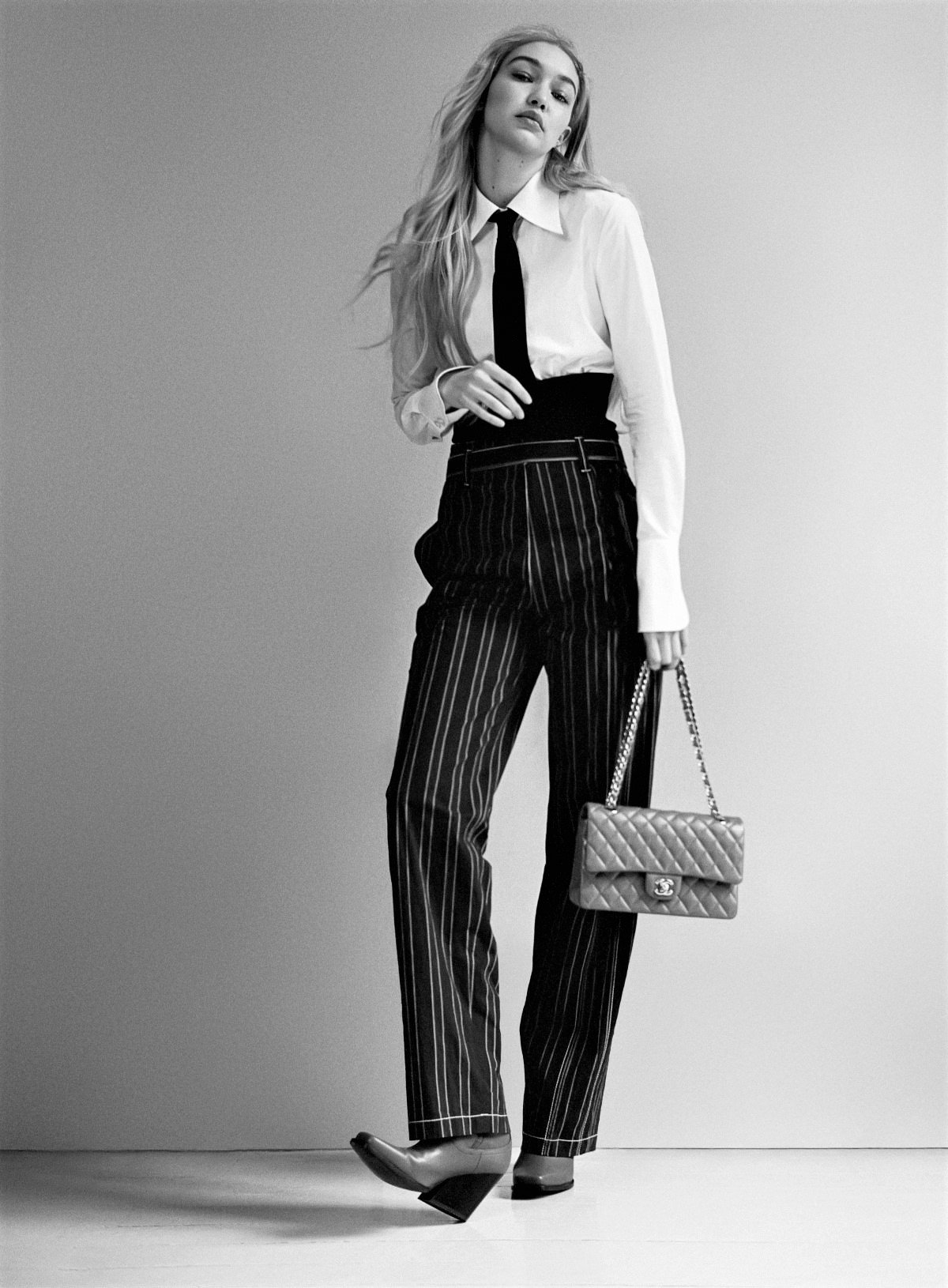 Gigi-Hadid-by-Sean-Thomas-Vogue-US-March (3).jpg