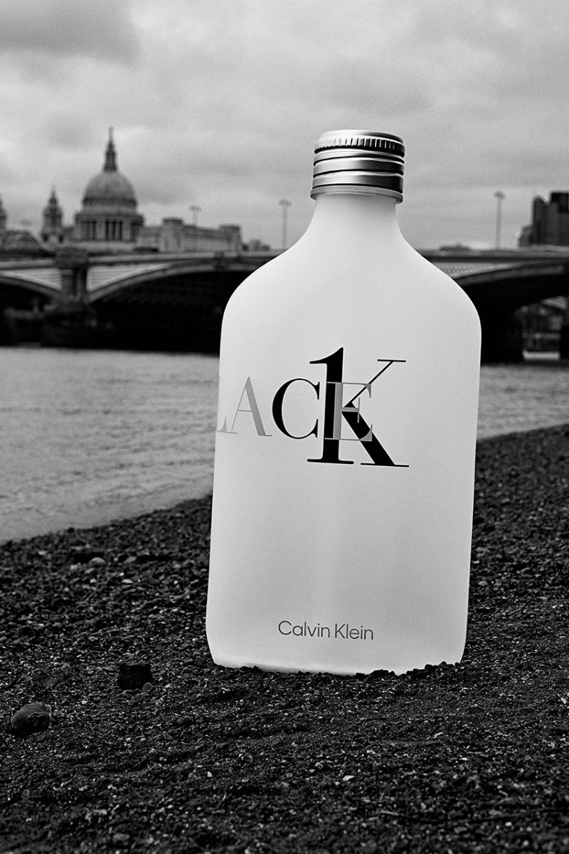 Calvin Klein celebra o legado da marca em parceria com a Palace