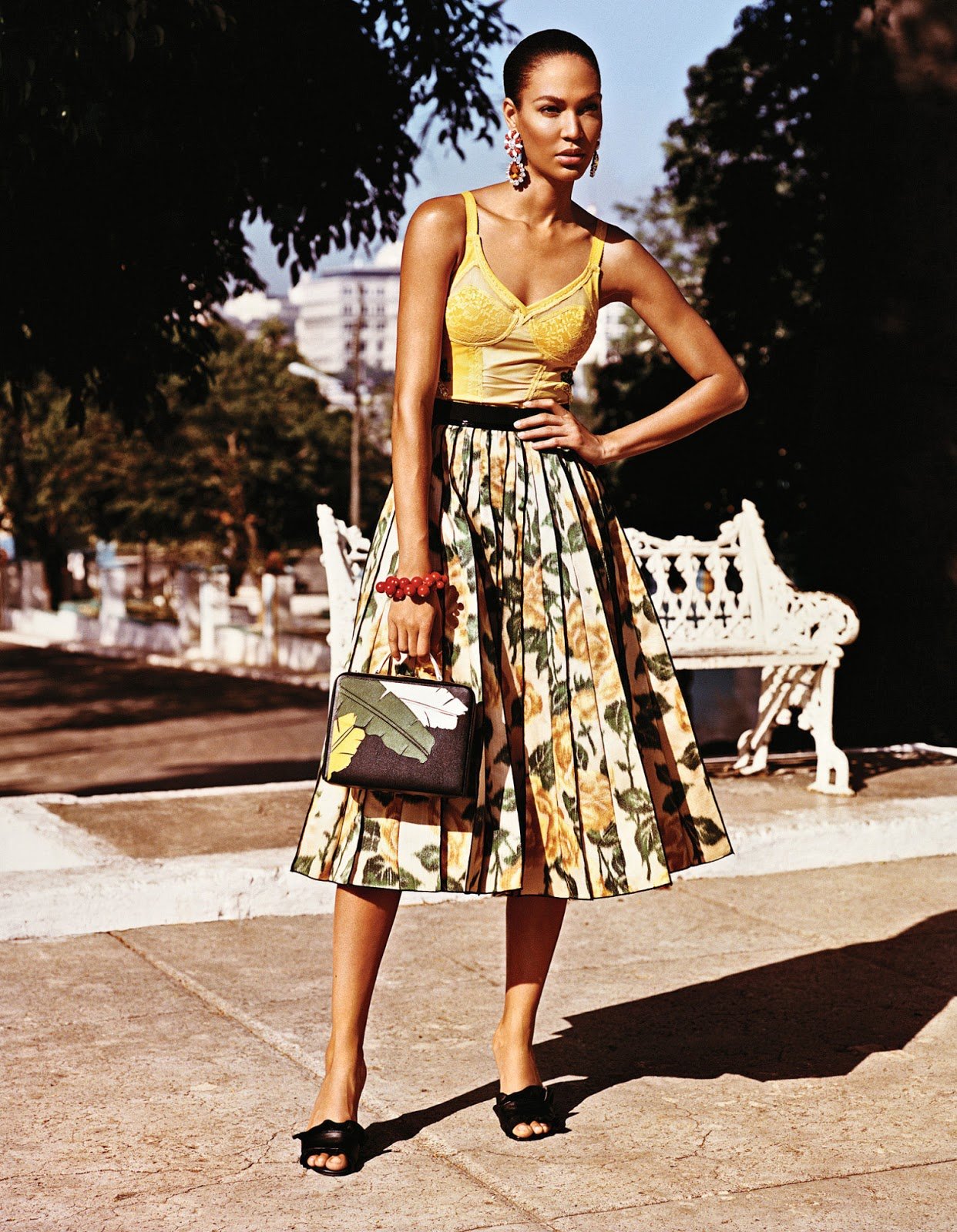 Adriana-Lima-Joan-Smalls-in-Cuba-by-Alasdair-McLellan-Sept-2015 (4).jpg