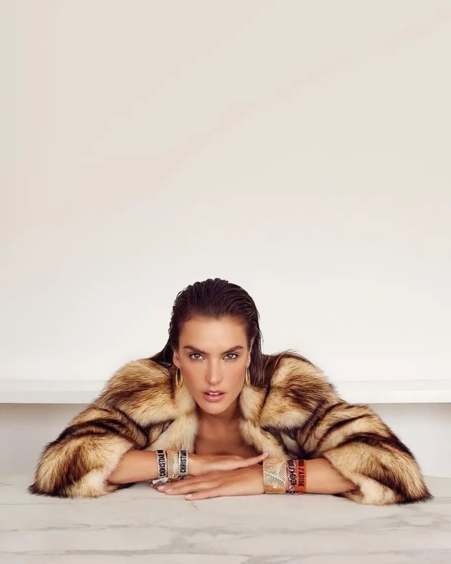 1-Alessandra-Ambrosio-by-Branislav-Simoncik-6j.jpg