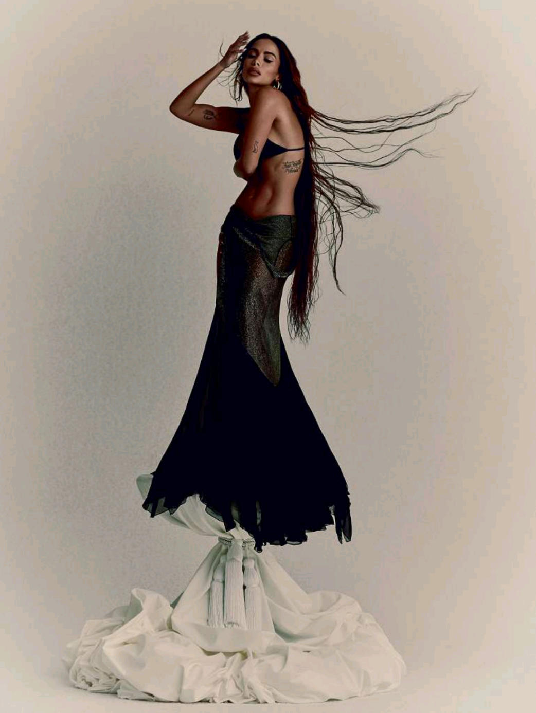 Anitta-by-Zee-Nunes-Vogue-Brazil-May-2022 (4).png