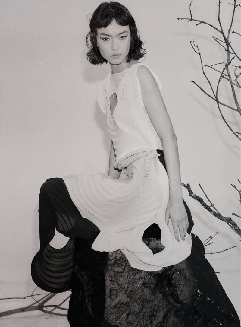 Maryel-Uchida-by-Thomas-Cooksey-Vogue-Turkey-April-2022 (1).jpg