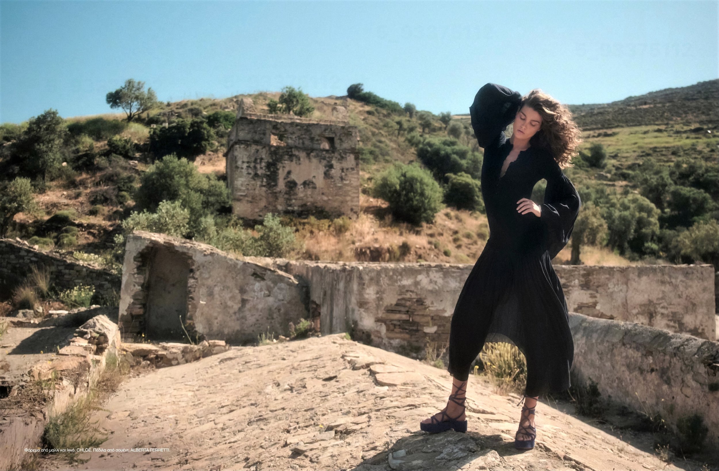 Luna-Bijl-Vogue-Greece-July-August-2022 (19).jpg