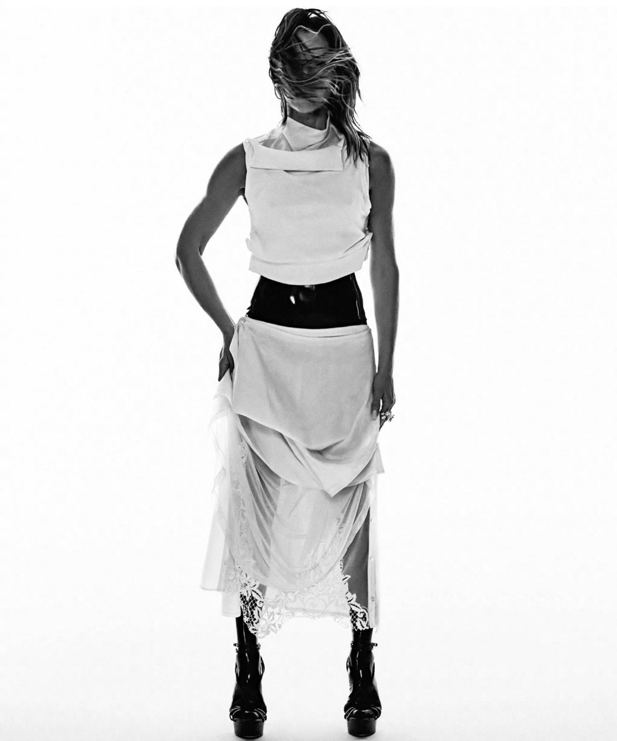 Victoria-Beckham-by-Daniel-Jackson-Vogue-Australia-July-2022 (5).jpg