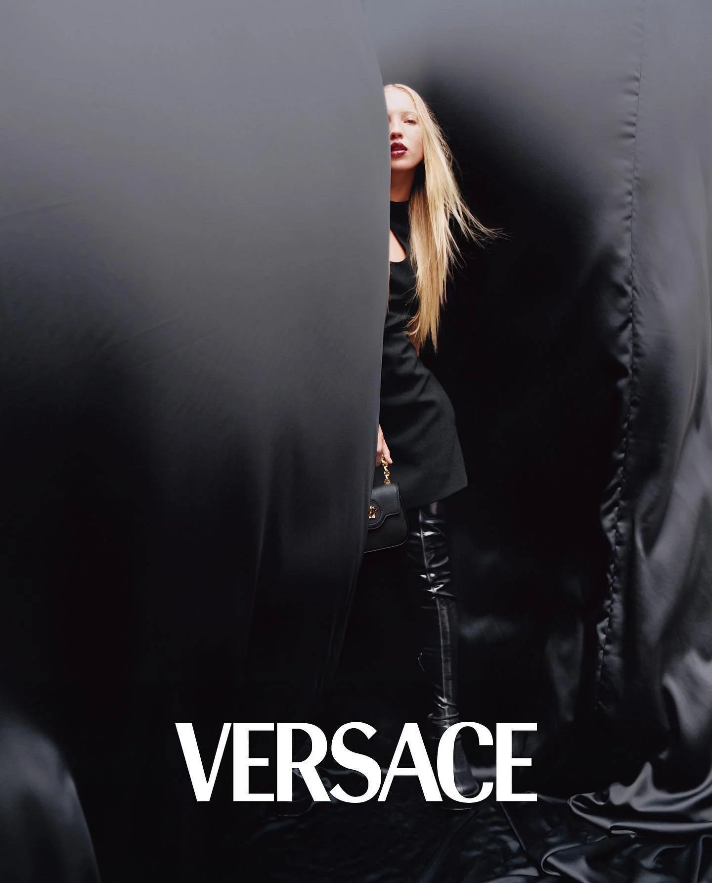 VERSACE PRE-FALL 2022