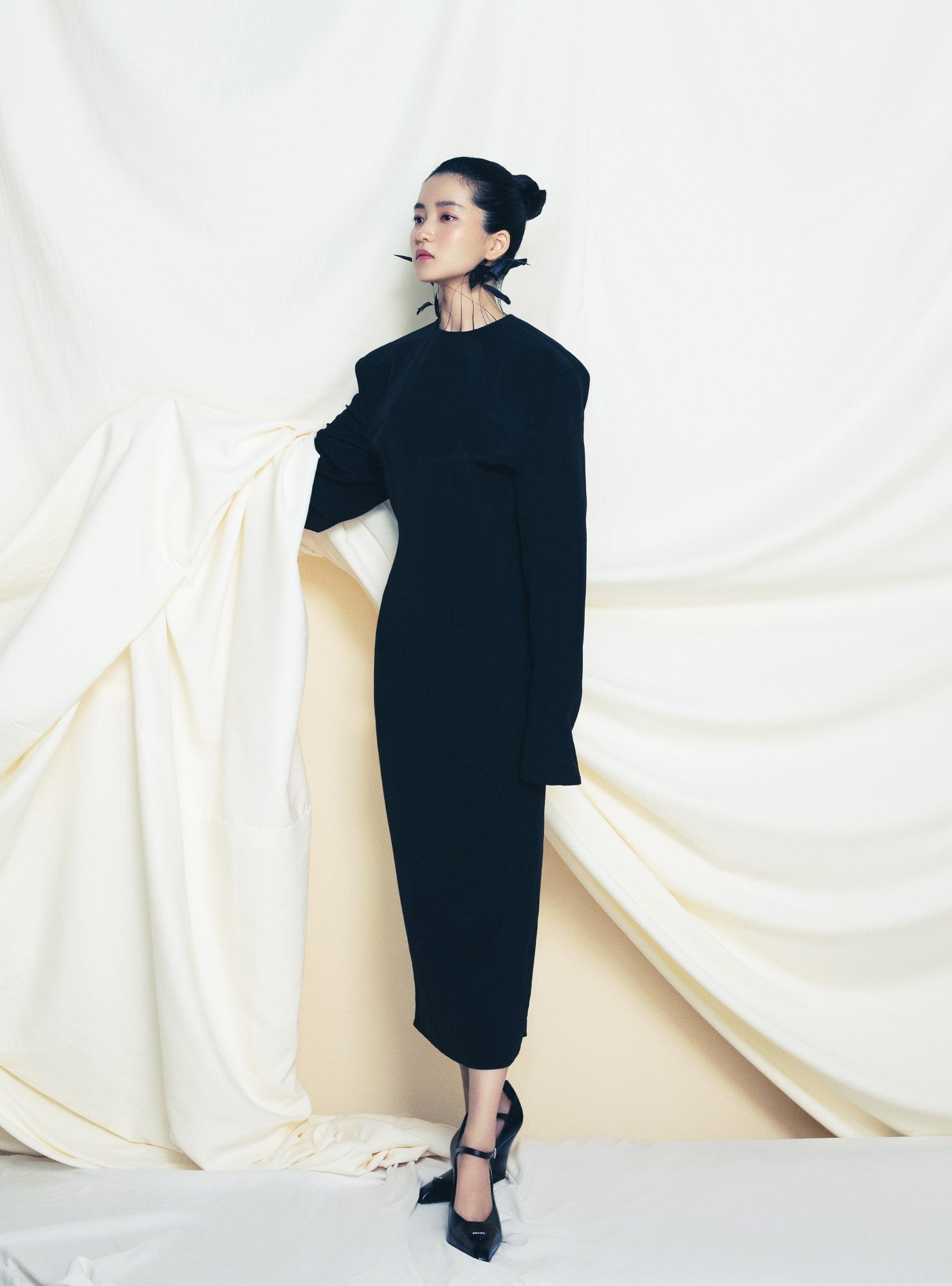 Kim-Tae-ri-by-Kim-Yeong-Jun-Vogue-Hong-Kong-August-2022 (5).jpg
