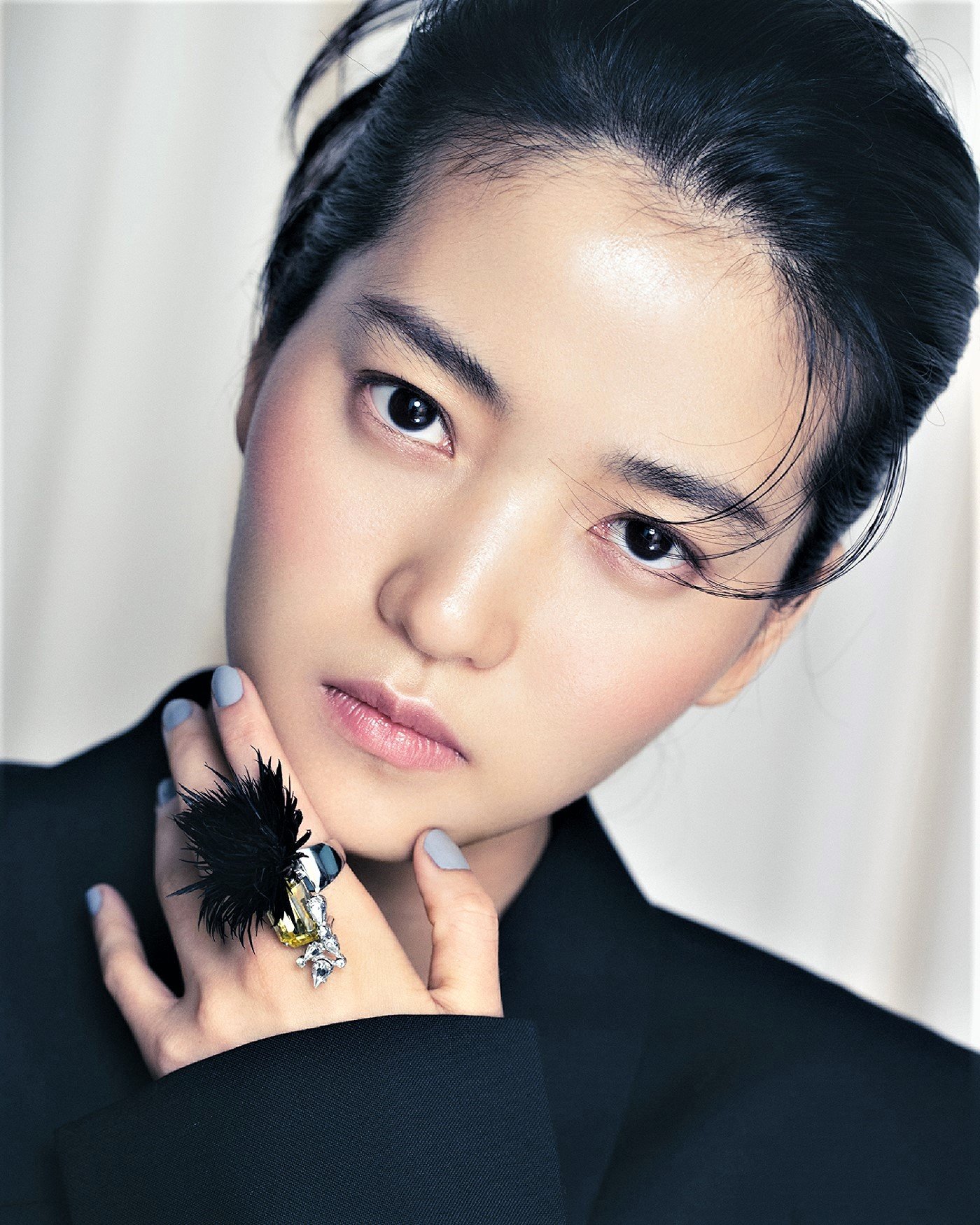 Kim-Tae-ri-by-Kim-Yeong-Jun-Vogue-Hong-Kong-August-2022 (7).jpg
