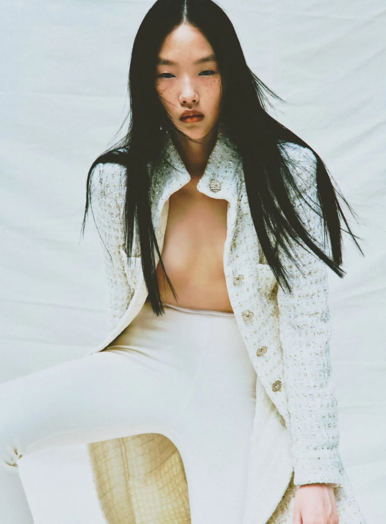 Peng-Chang-by-Kuo-Huan-Kao-Vogue-Taiwan-August-2022 (10).jpg