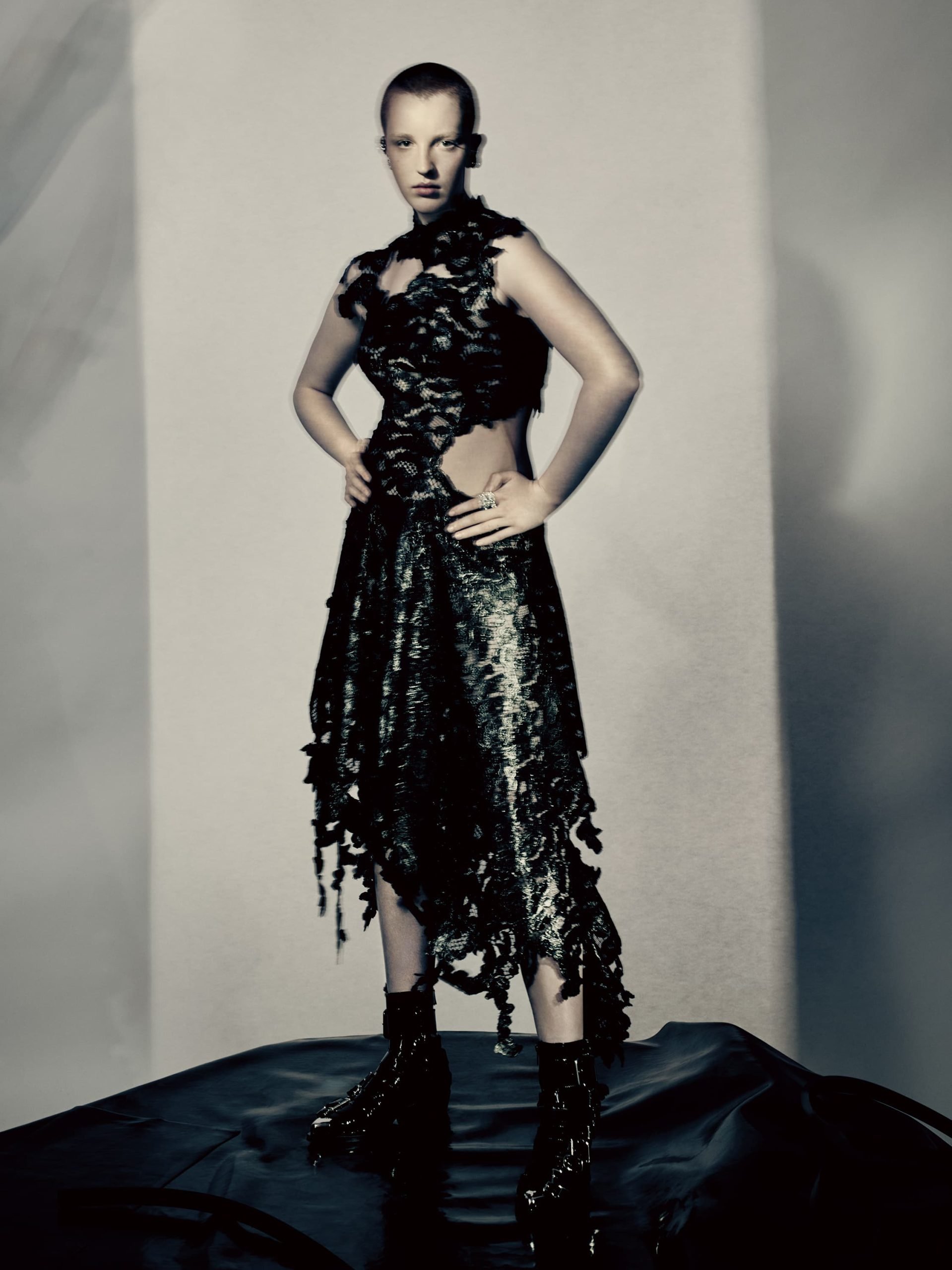 Alexander-McQueen-Fall-2022-Ad-Campaign–by-Paolo-Roversi (14).jpg
