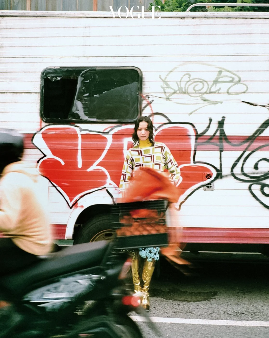 America-Gonzzalez-by-Hyea-W-Kang-Vogue-Korea-September-2022 (7).jpg