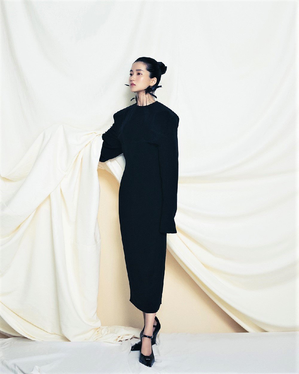 Kim-Tae-ri-in-Vogue-Hong-Kong-August-2022-by-Kim-Yeongjun (9).jpg
