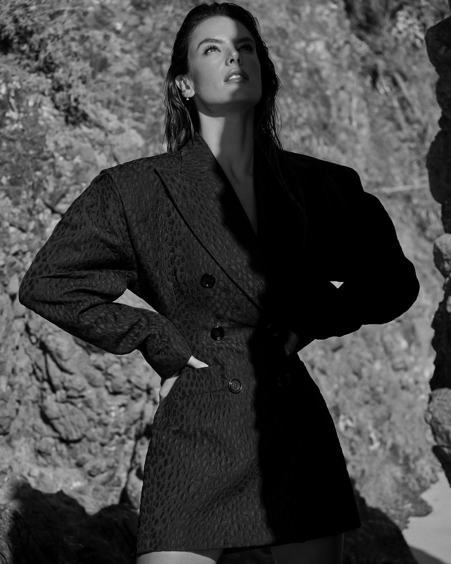 Alessandra-Ambrosio-by-Stewart-Shining-Harpers-Bazaar-Turkey-Sept-2022 (3).jpg