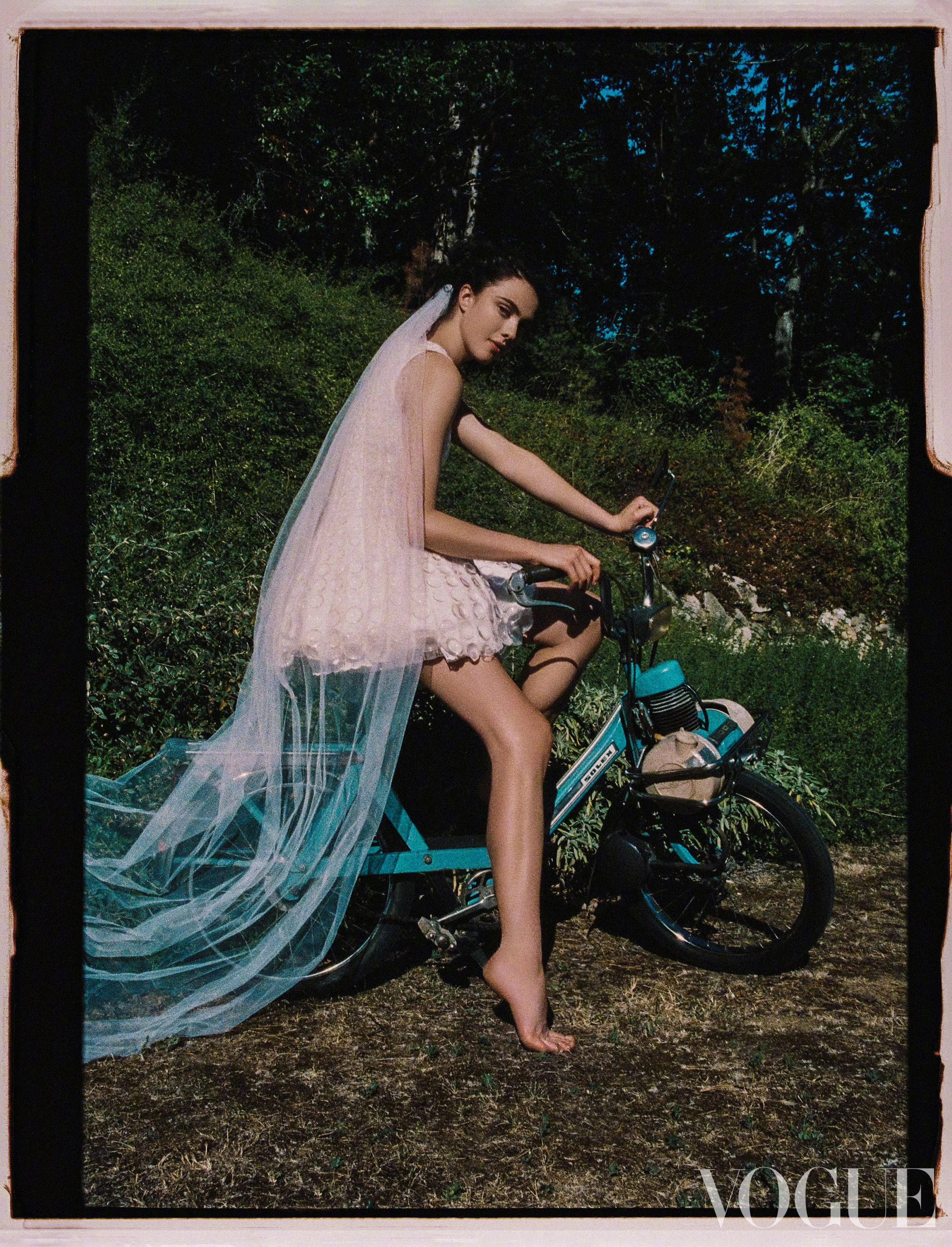 Kate-Bellm-Photo-Vogue-Vogue-China-Sept-2022-4jpeg.jpeg