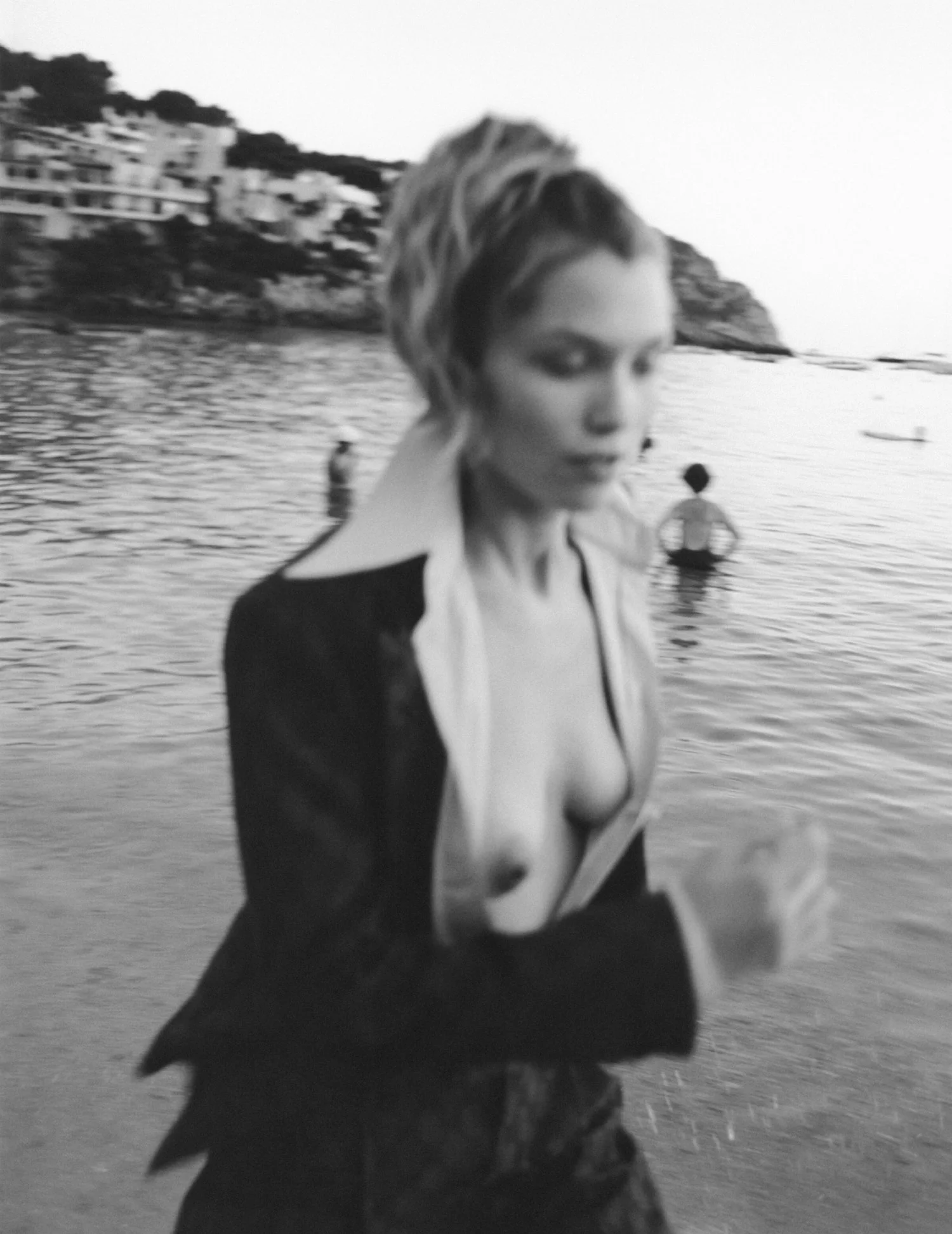 Hana-Jirickova-Vogue-Netherlands-October-2022-17.jpeg