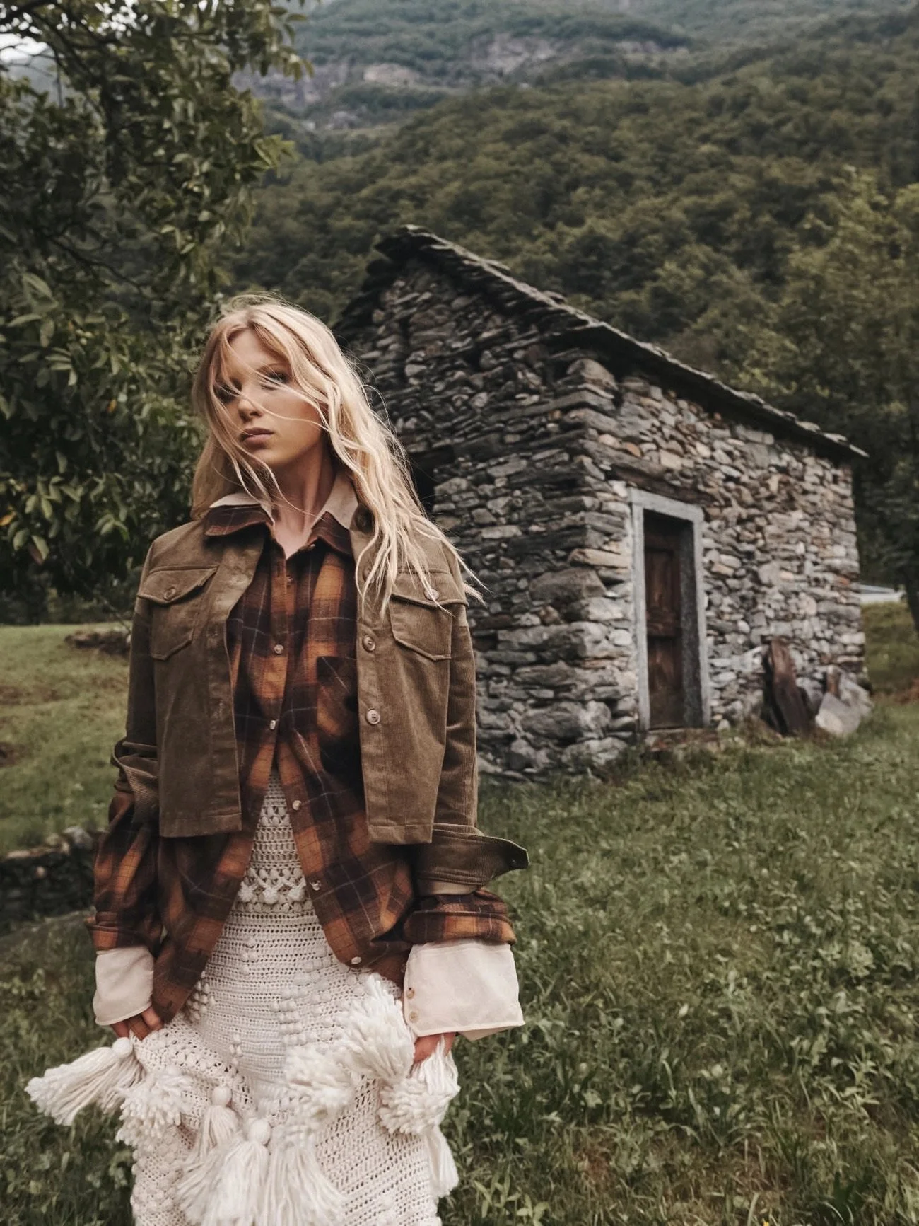 Tes-Linnenkoper-by-Alessio-Albi-for-Elle-Italia-September-22nd-2022-1.jpg