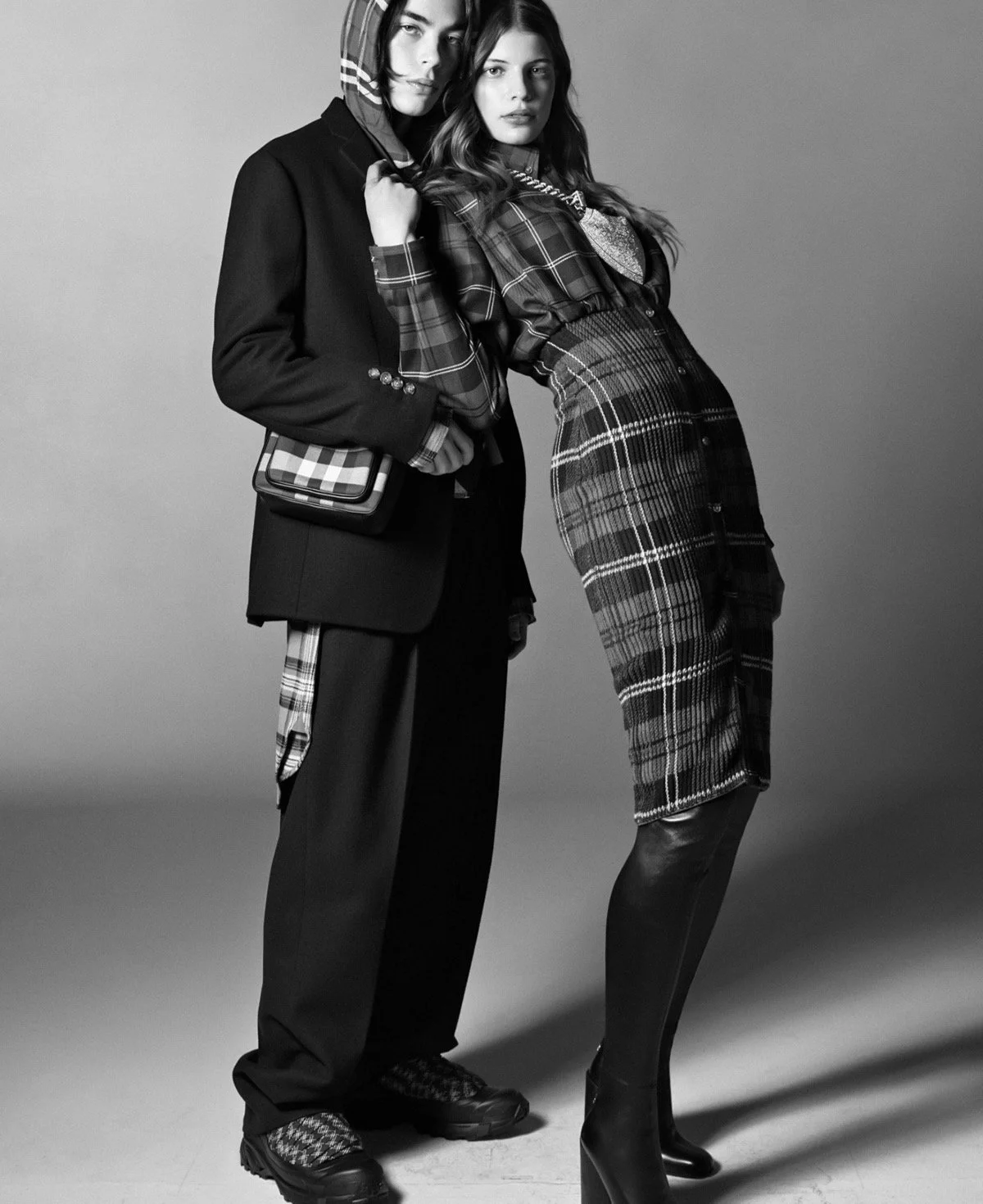 Mirthe-Dijk-and-Evie-Harris-by-Christian-MacDonald-for-Elle-US-September-2022-4.jpeg
