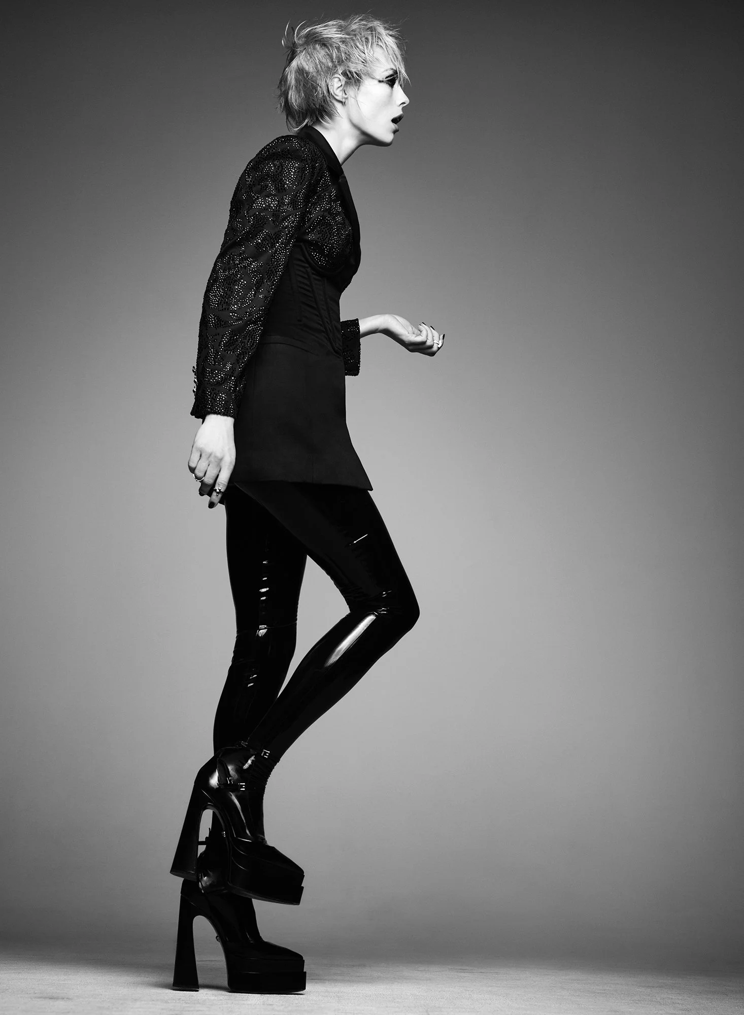 Edie-Campbell-by-Nathaniel-Goldberg-V-Magazine-202200002.jpeg