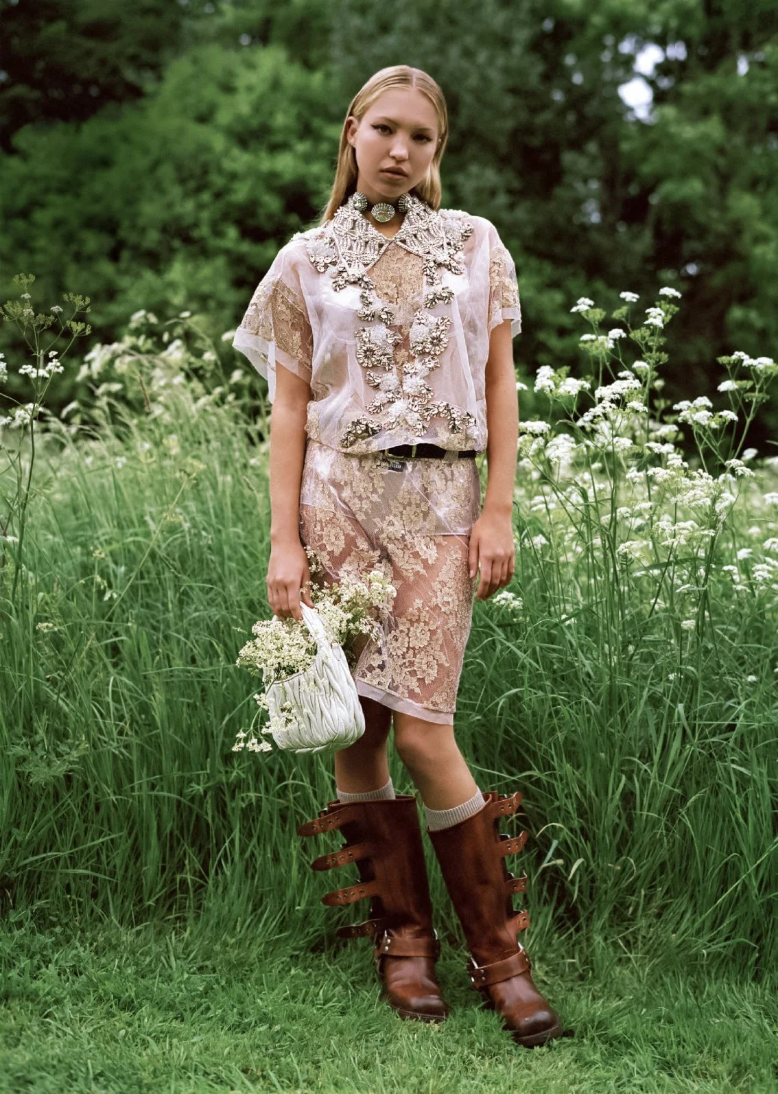 Lila-Moss-by-Sean-Thomas-Vogue-UK-Oct-2022-00006.jpeg