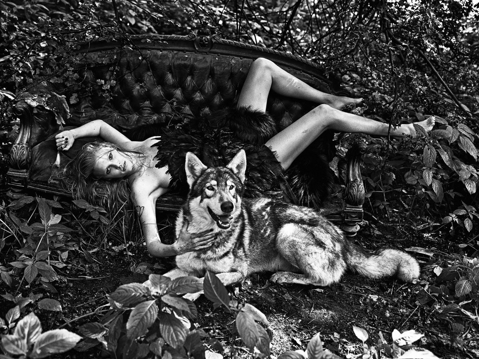 Lara-Stone-by-Mario-Sorrenti-Vogue-UK-Sept-201400001.jpg