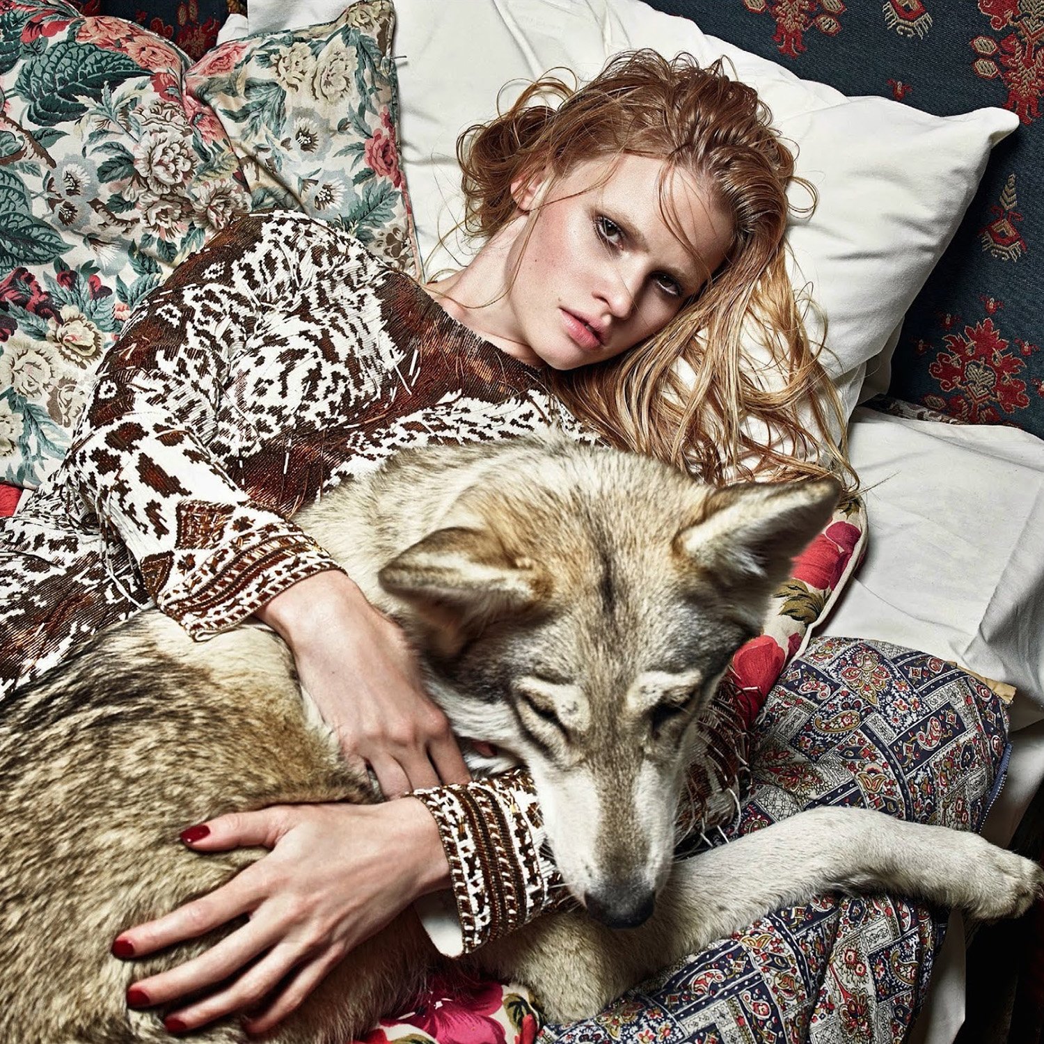 Lara-Stone-by-Mario-Sorrenti-Vogue-UK-Sept-201400003.jpg