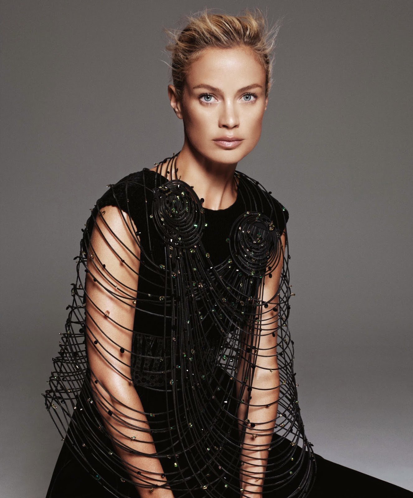 Carolyn-Murphy-by-Paola-Kudacki-Porter-5-winter-202200006.jpeg