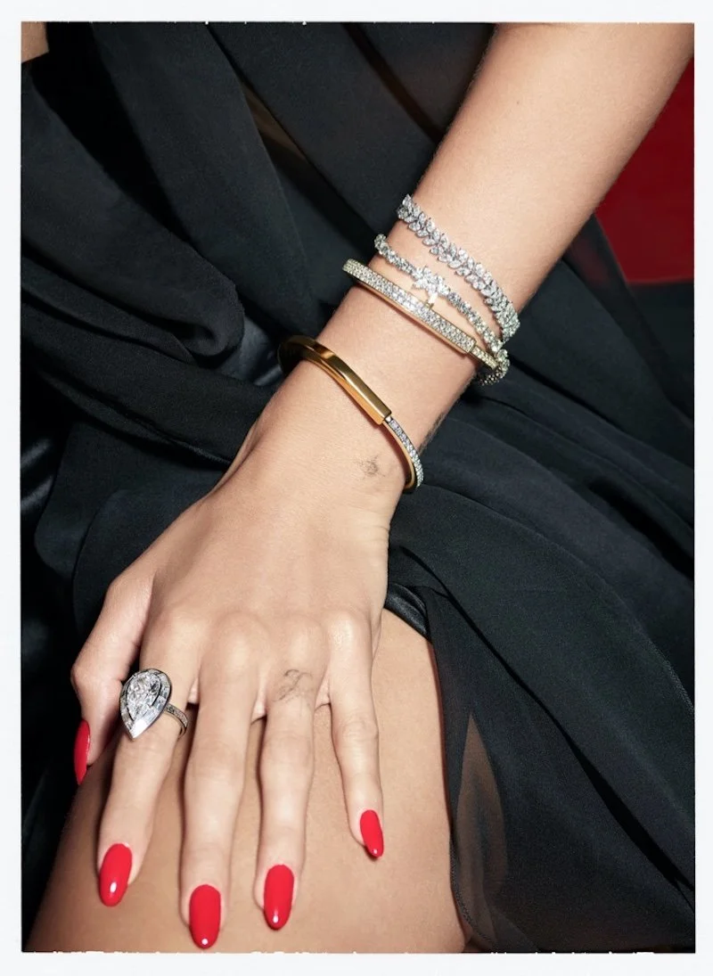 1-Hailey-Bieber-Tiffany-Co-Holiday-2022-Campaign14.jpeg