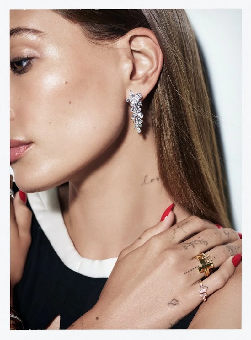 1-Hailey-Bieber-Tiffany-Co-Holiday-2022-Campaign06.jpeg