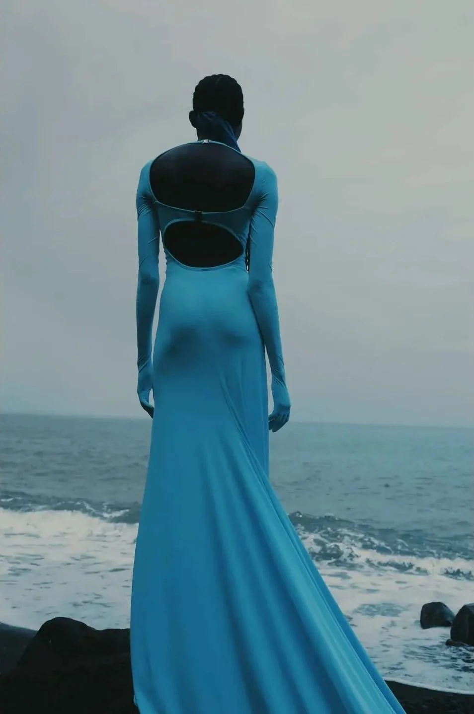 Fanny-Latour-Lambert-La-Priode-Bleue-Vogue-Poland-00008.jpeg